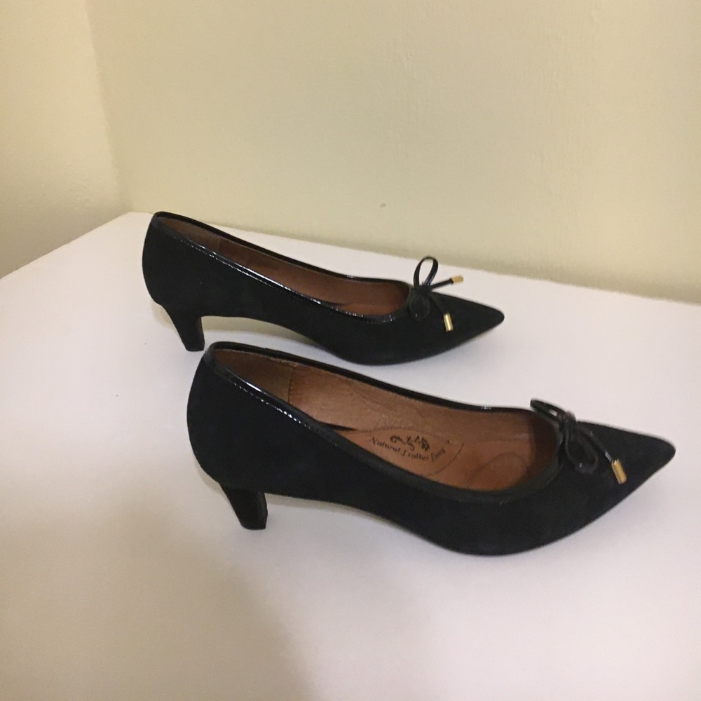 🎉 Sofft Black Suede Pumps with Black Patent Trim